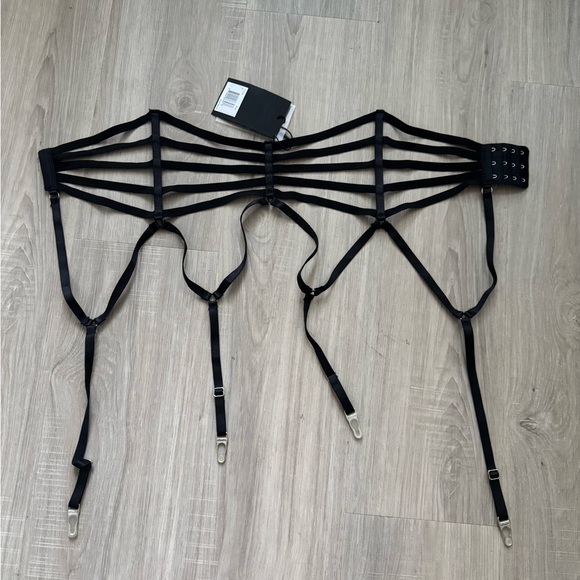 Thistle and Spire Black Garter with Geometric Design - Picture 1 of 4